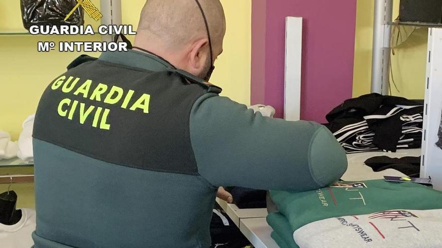 La Guardia Civil intercepta más de 100 productos falsificados en Bullas