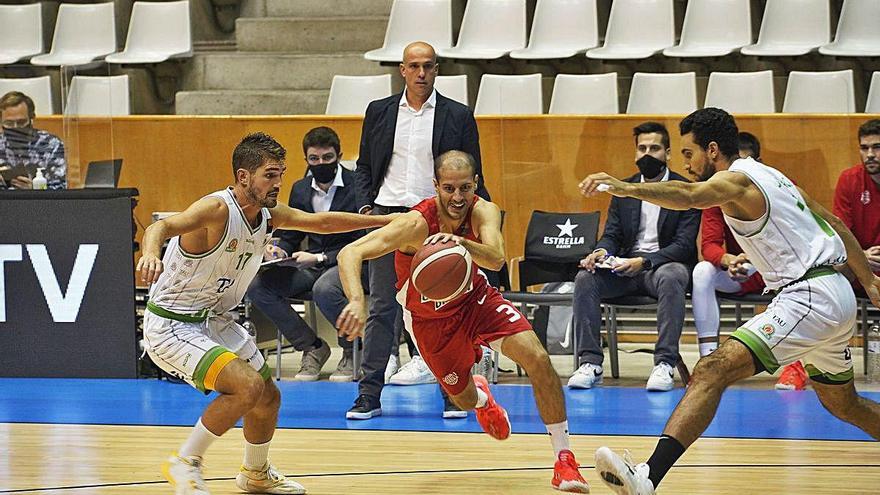 Albert Sàbat en una acció del Girona-TAU Castelló.