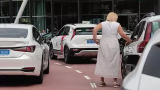 Uber ofrece a los taxistas vigueses operar a través de su ‘app’ a cambio de una comisión