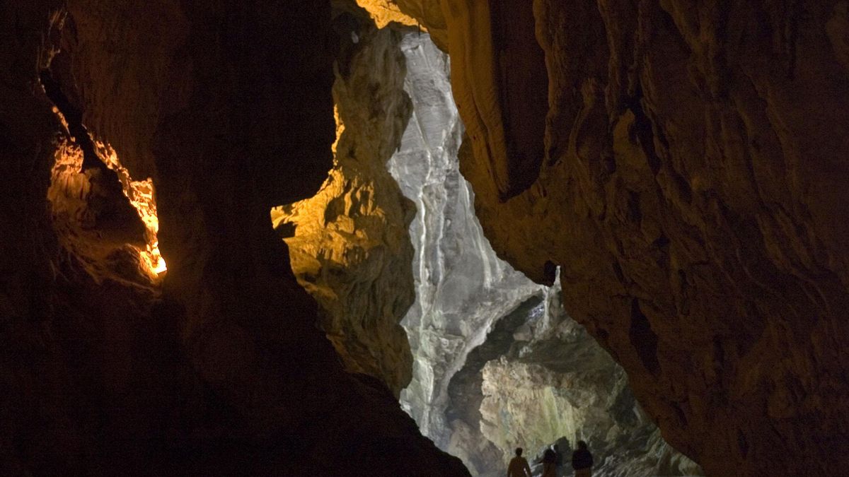 La Cuevona, antesala del pueblo Cueves del Agua.