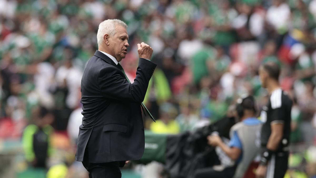 El seleccionador de México, Javier Aguirre durante un partido inaugural ante Sudáfrica