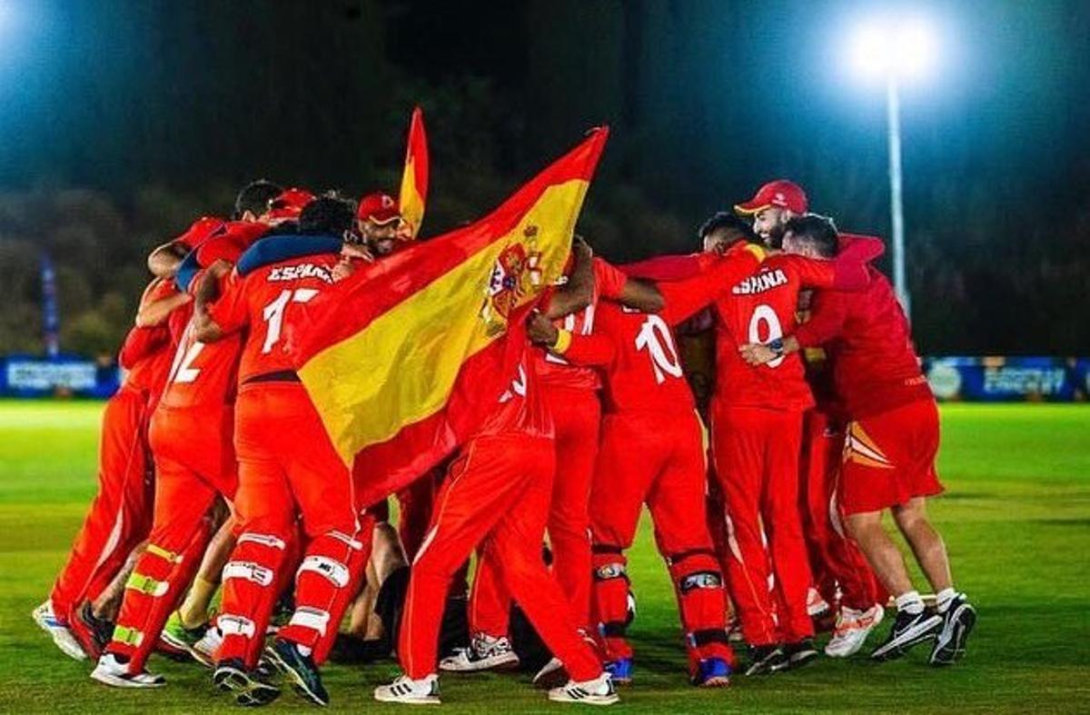 La selección española de cricket celebra su clasificación para el Europeo.