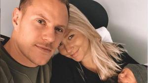 Ter Stegen y su mujer, Dani, con el pequeño Ben. 