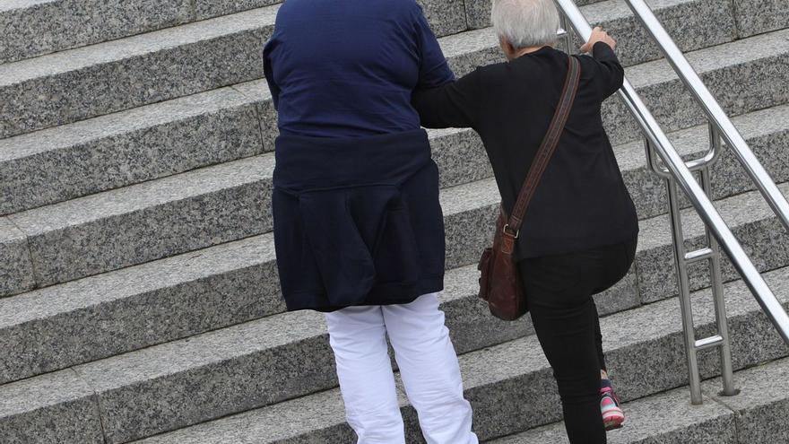 Ya en vigor en Galicia: derecho a una reducción de jornada de hasta el 50% con protección frente al despido para los trabajadores que cuiden familiares