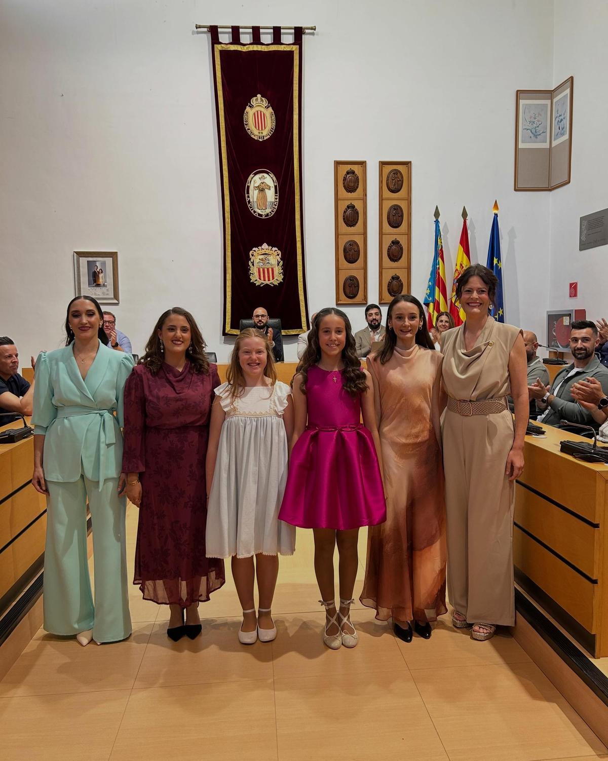Las candidatas que optan al cargo, este lunes, en el salón de plenos.