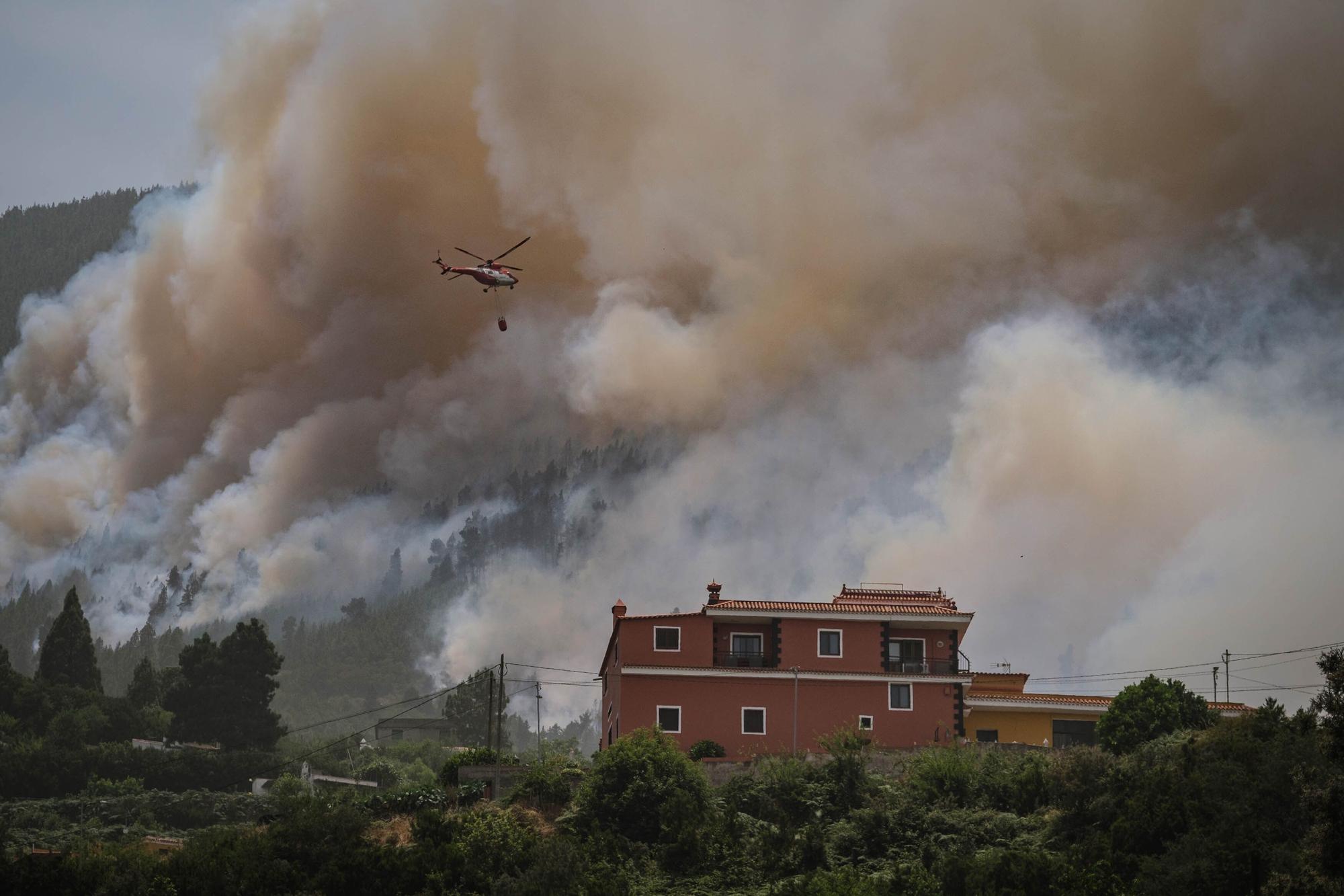 El incendio declarado en Los Realejos el pasado jueves afecta ya a cuatro municipios