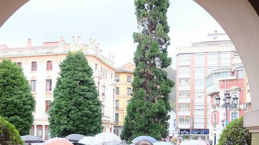 El acto celebrado ayer en la plaza del Ayuntamiento.