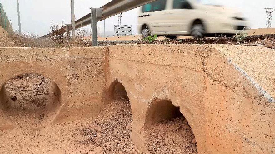 Atascados los tubos de la vía rápida de La Manga