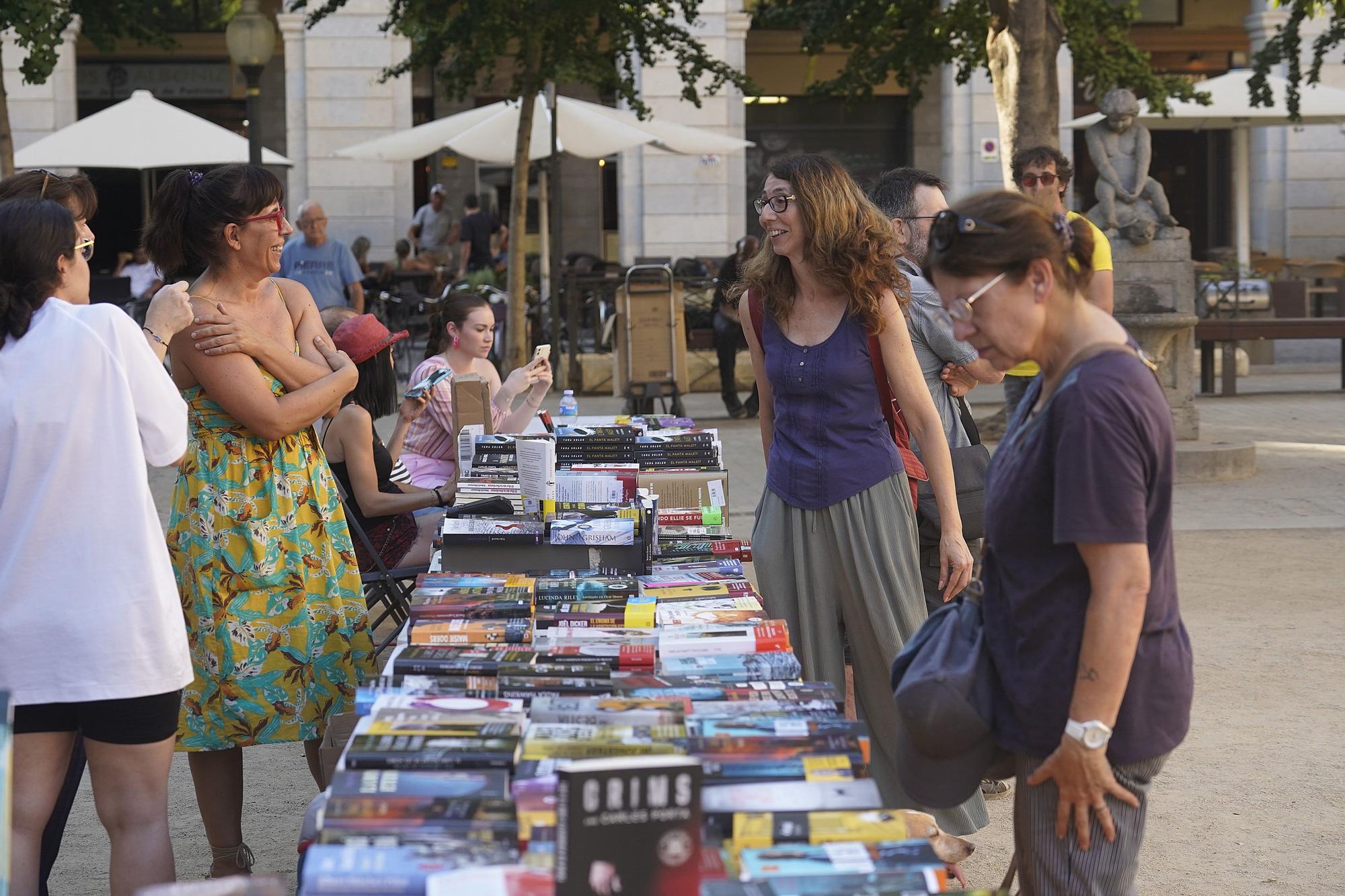 Un Llibrestiu sufocant ple de llibres i buit de públic