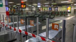 La estación de Rodalies de plaza de Catalunya, cerrada tras la incidencia de robo de cobre