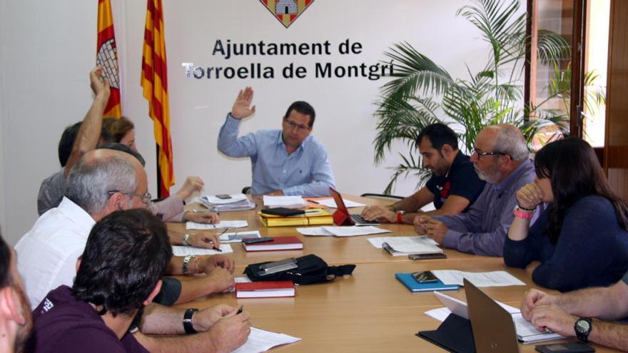 La votació d&#039;aquest 16 de juny que ha autoritzat que se celebri la festa de les vaquetes per Sant Genís ha tingut els vots a favor dels representants de Convergència · ACN