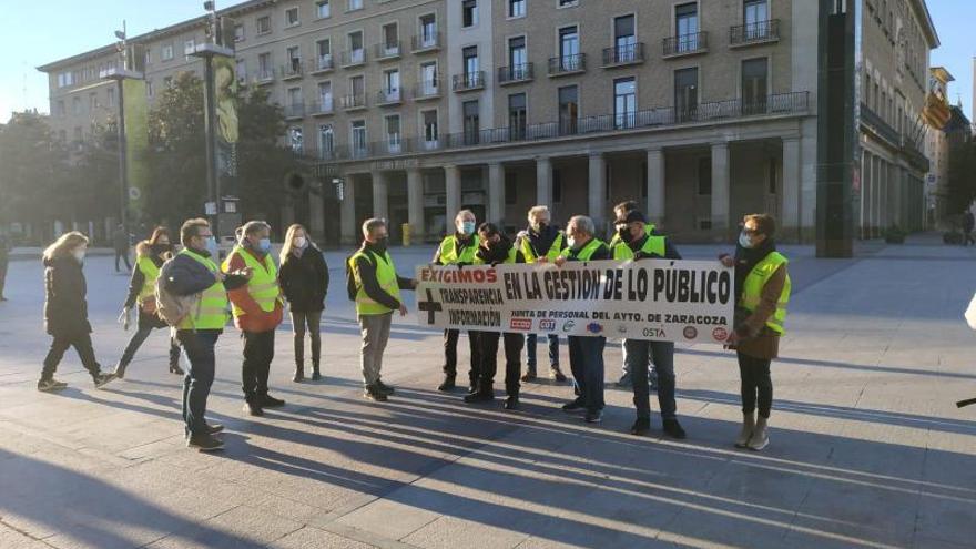Los sindicatos se manifestaron ayer para pedir transparencia tras los casos de presuntos amaños y ‘mobbing.  | SERVICIO ESPECIAL