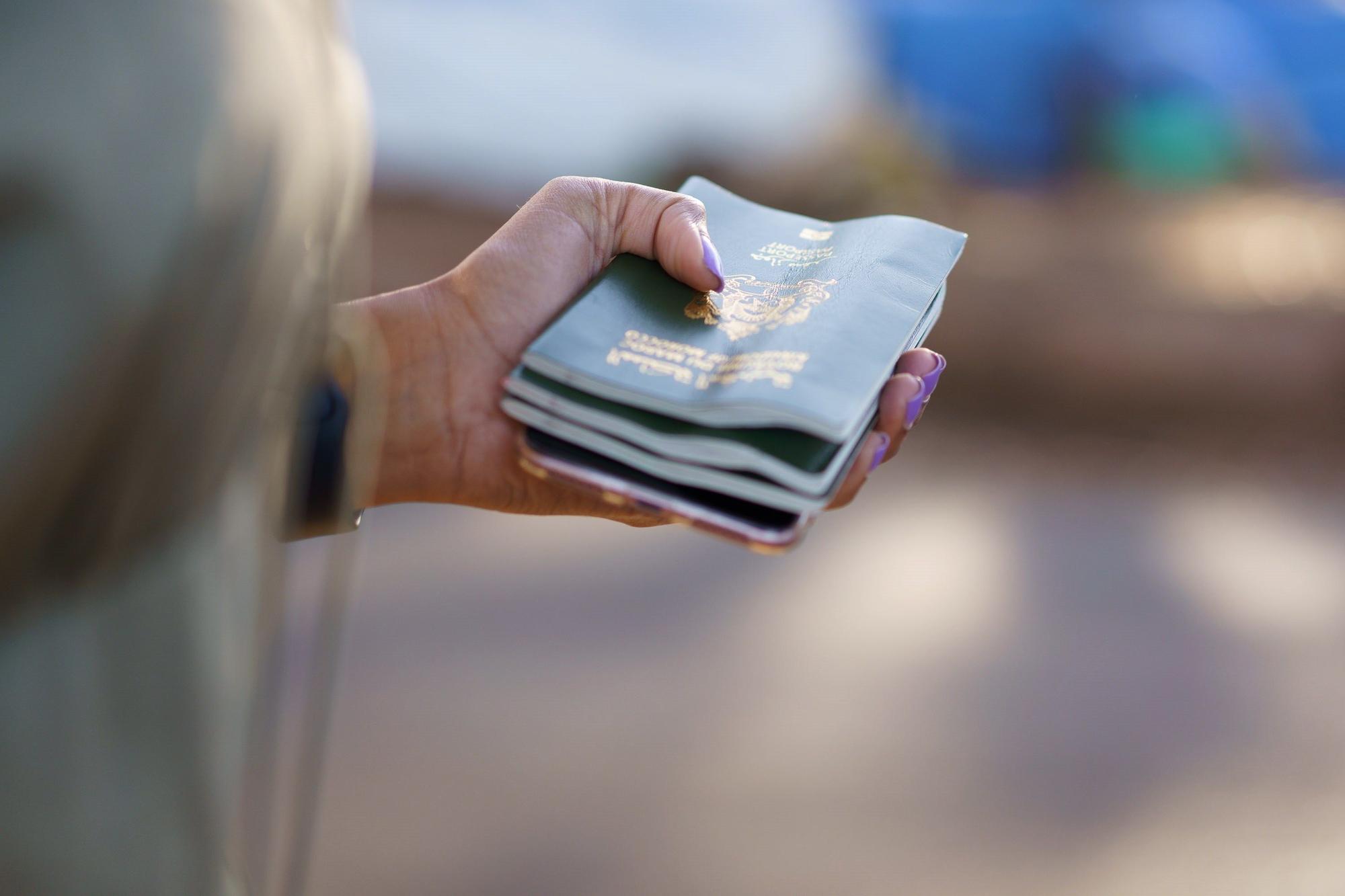 Entierran sus pasaportes en mitad de la nada para evitar ser devueltos