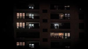 Reportaje sobre viviendas compartidas. Evelyn y Johan Balbaran, residentes en un piso compartido de Madrid.