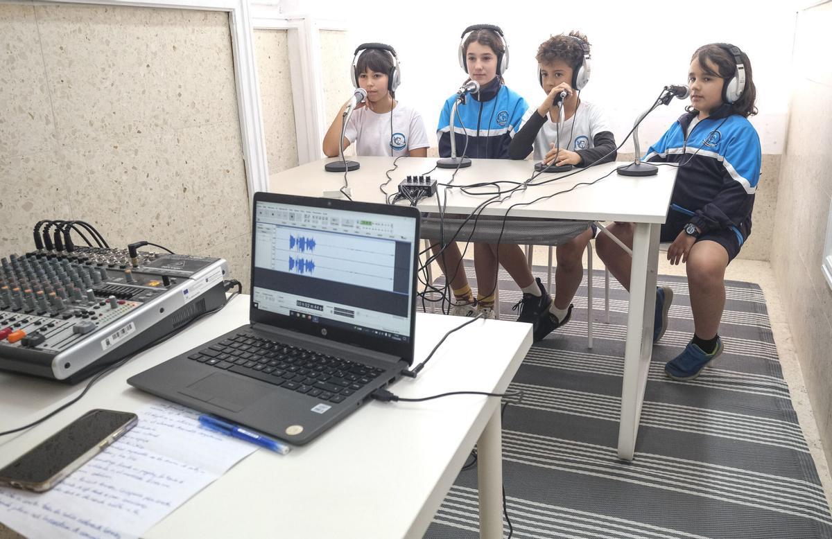 Radio Escolar en el CEIP Mesa y López, en Las Palmas de Gran Canaria Radio Escolar en el CEIP Mesa y López, en Las Palmas de Gran Canaria