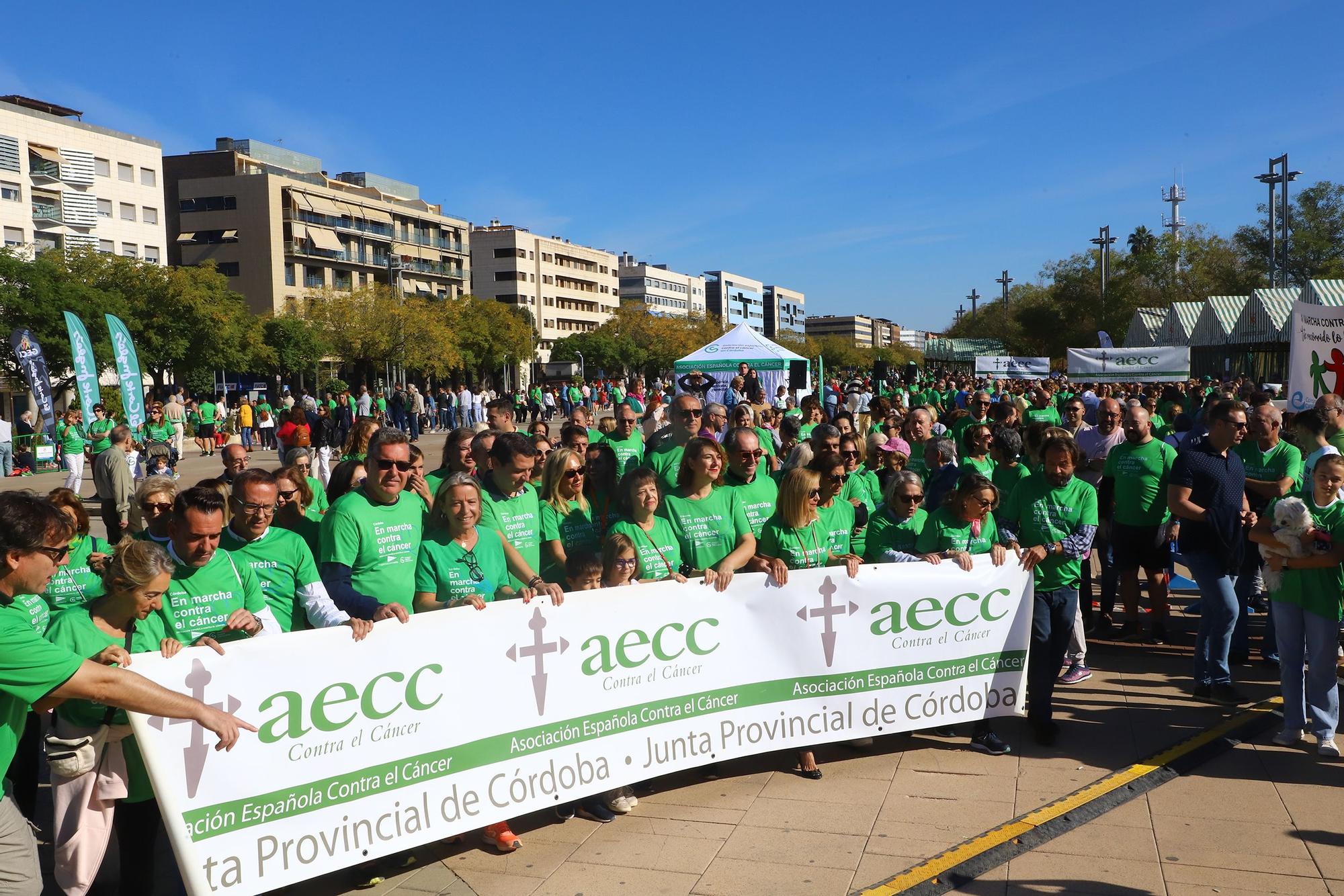 La Asociación Española contra el Cáncer convierte el Vial en una gran marea verde