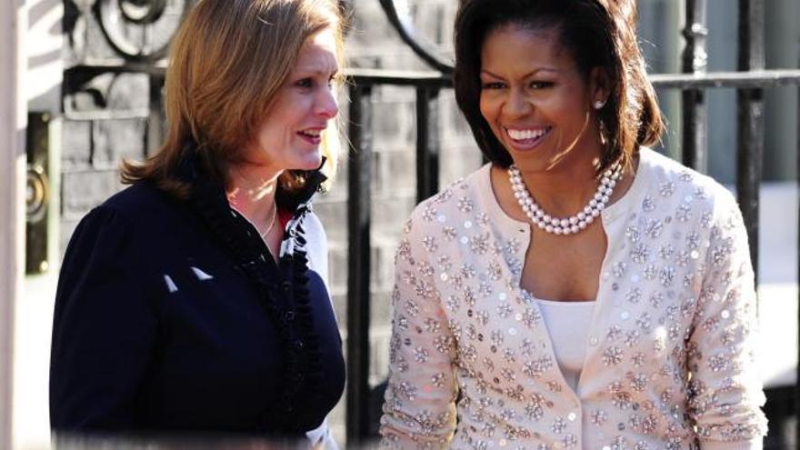 Sarah Brown y Michelle Obama esta mañana en Downing Street .