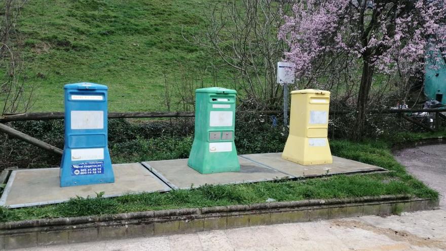 Contenedores de reciclaje en Cabañaquinta.