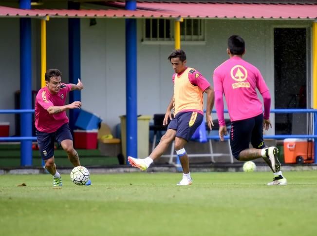 Entrenamiento de la UD LAS PALMAS en Barranco ...