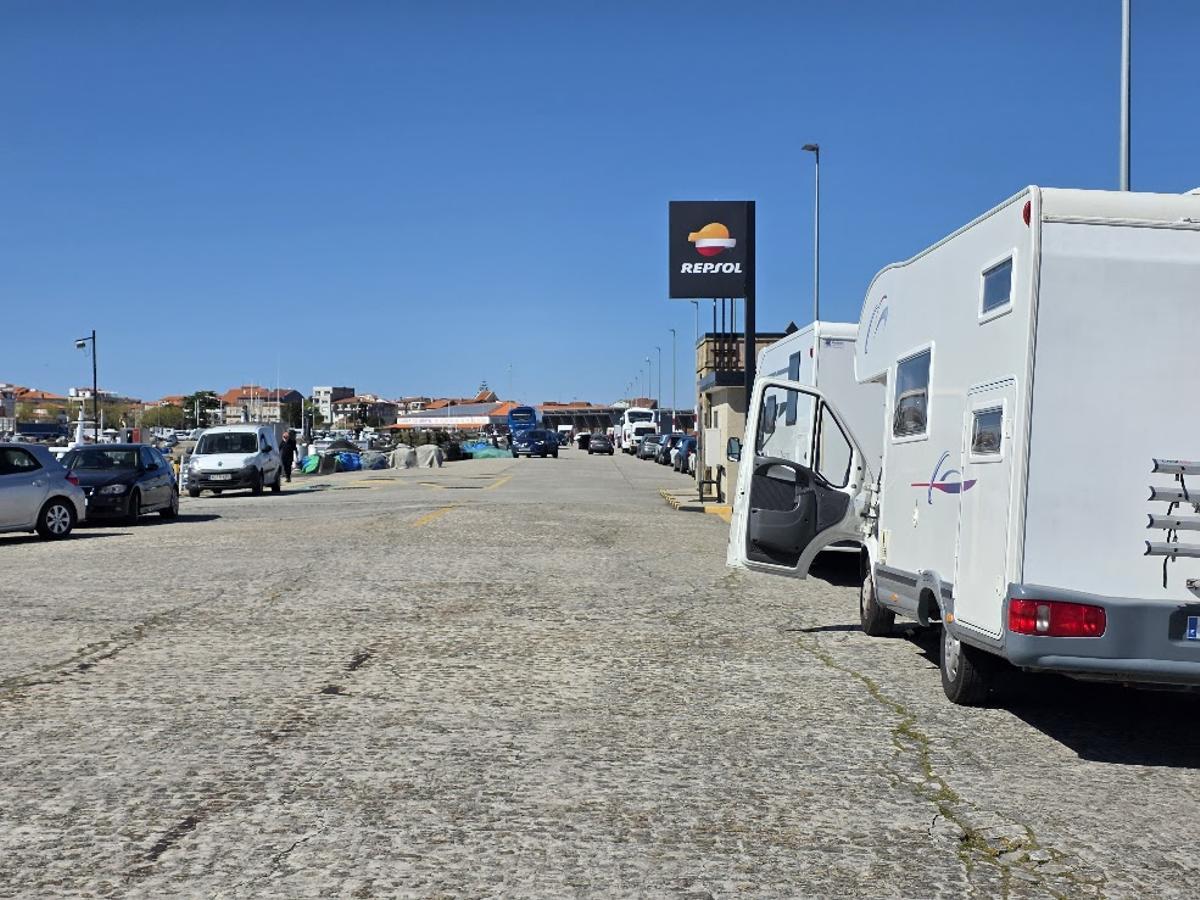 Autocaravanas en la zona portuaria de O Corgo.