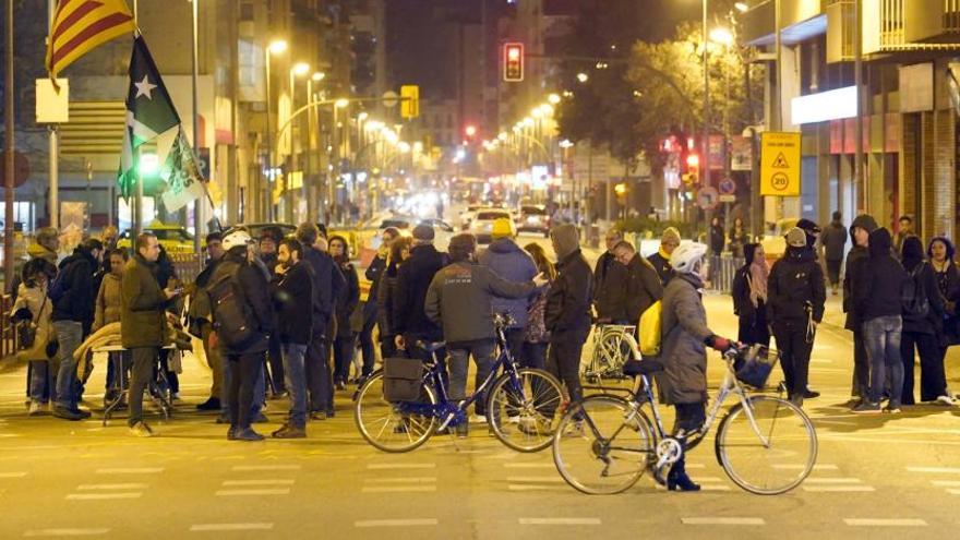 Un dels darrers talls de trànsit a la cruïlla gironina