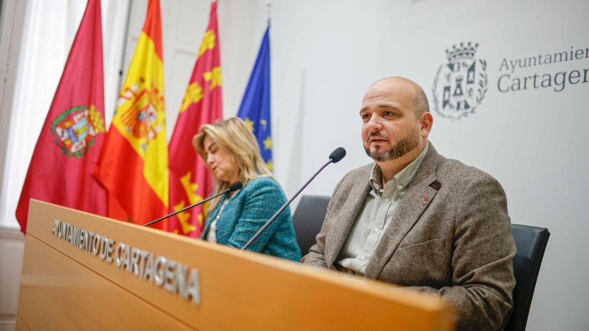 Rueda de prensa de Manolo Torres y Carmina Fernández este martes en el Ayuntamiento