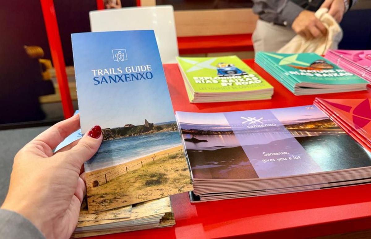 Folletos promocionales de Sanxenxo. |  FdV