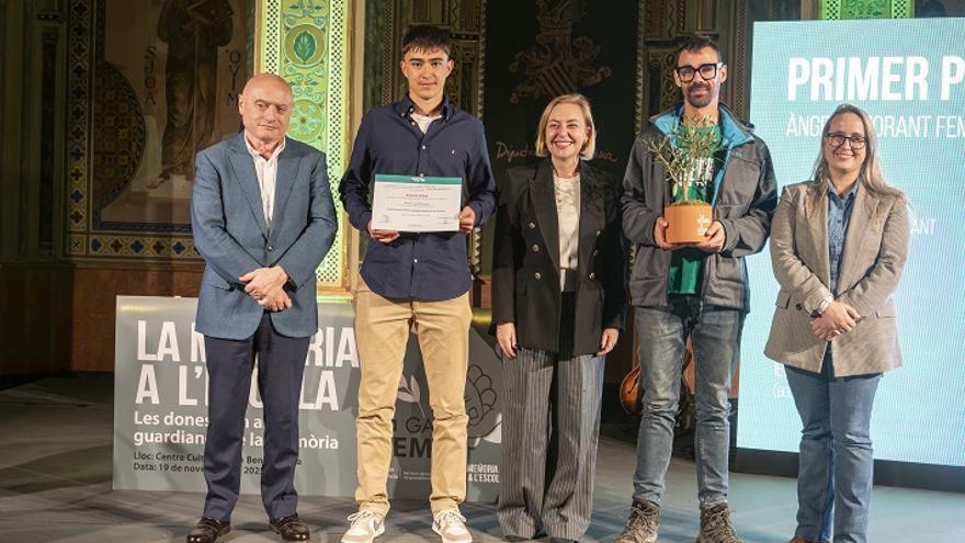 Un momento de la entrega del premio a Miquel Català Morant.