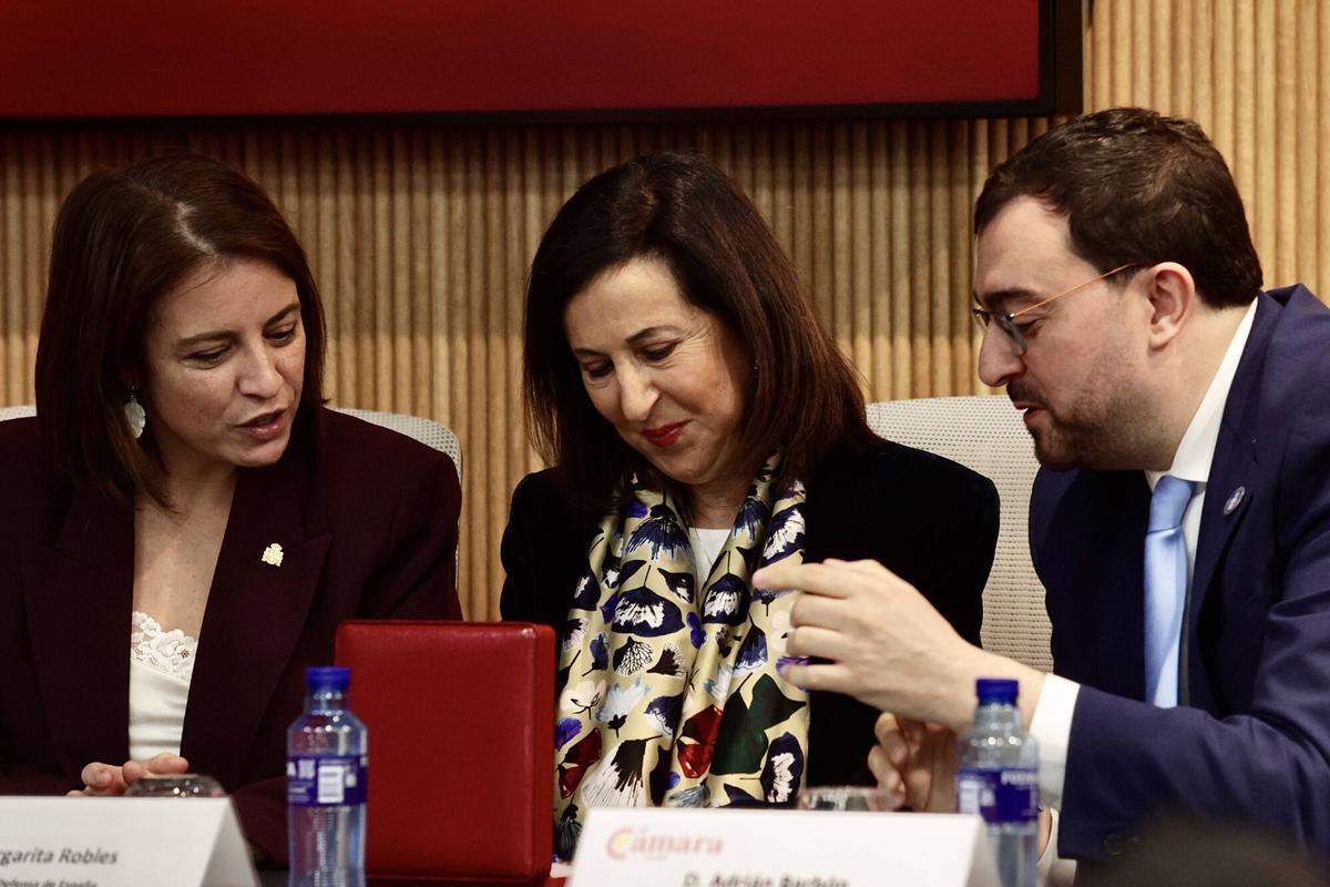 EN IMÁGENES: Margarita Robles recibe la Medalla de Oro de la Cámara de Comercio de Oviedo EN IMÁGENES: Margarita Robles recibe la Medalla de Oro de la Cámara de Comercio de Oviedo