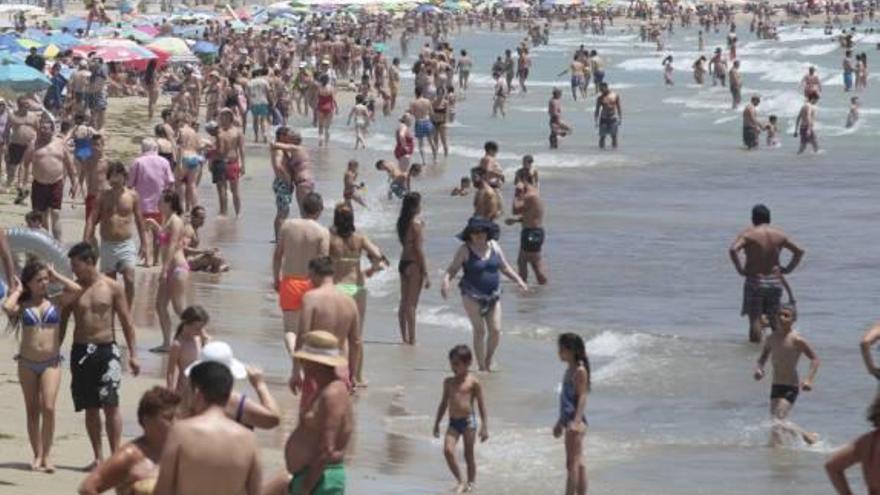 Playa del Postiguet de Alicante, el sábado.