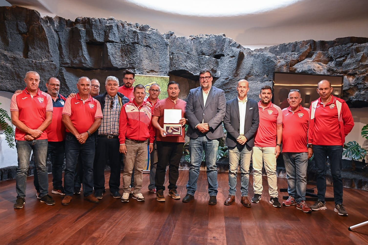 Medalla de Oro para el San Bartolomé C. F. por su 50º aniversario