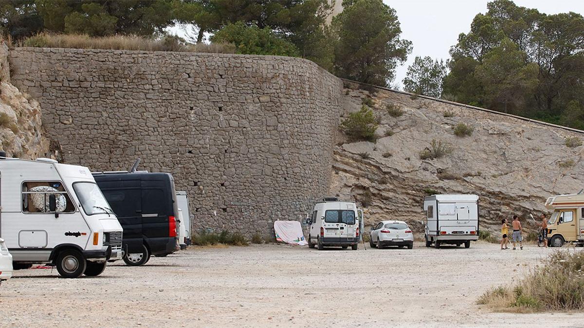 Autocaravanas en ses Salines de Ibiza.