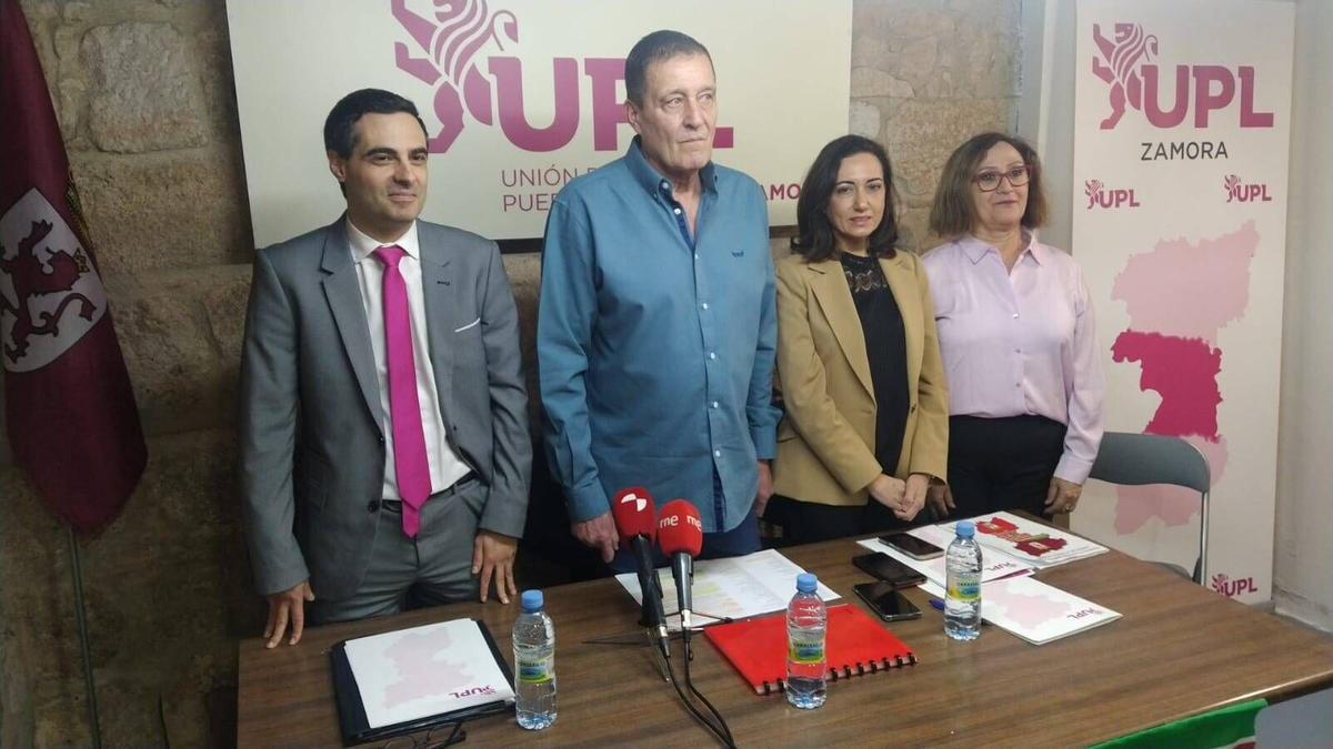 Carlos Javier Salgado, Alfonso Martínez,  Alicia Gallego y María Esther Martín Saludes, en la sede de UPL.