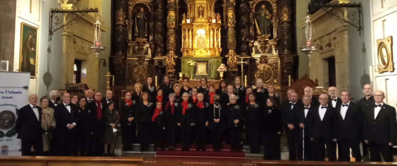 El Coro Vetusta, en la iglesia de San Isidoro el Real, en Oviedo.