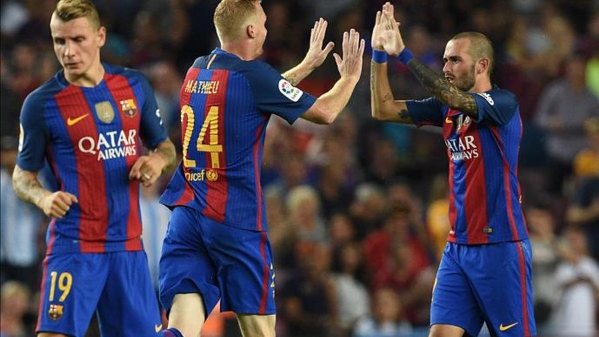 La defensa del Barça lo pasó muy mal frente al Alavés