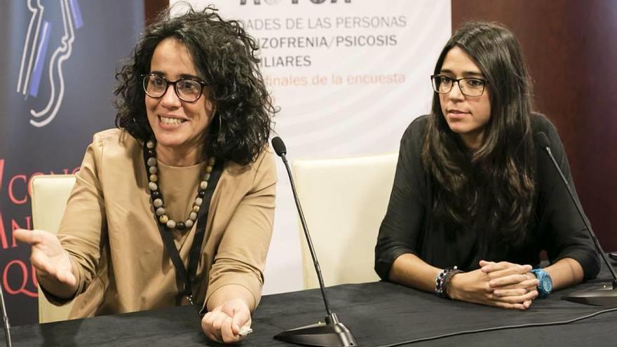 Ana Cabrera, presidente de AMAFE, izquierda, presentó el estudio.
