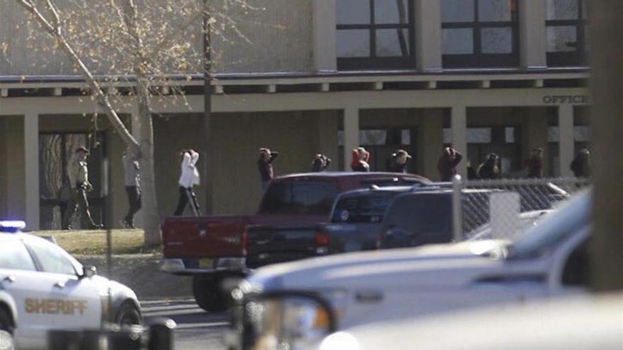 Al menos tres muertos en un tiroteo en una escuela de Nuevo México