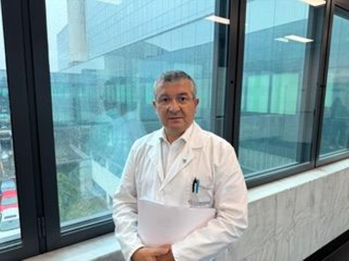 El doctor Rafael López, jefe del Servicio de Oncología del CHUS.