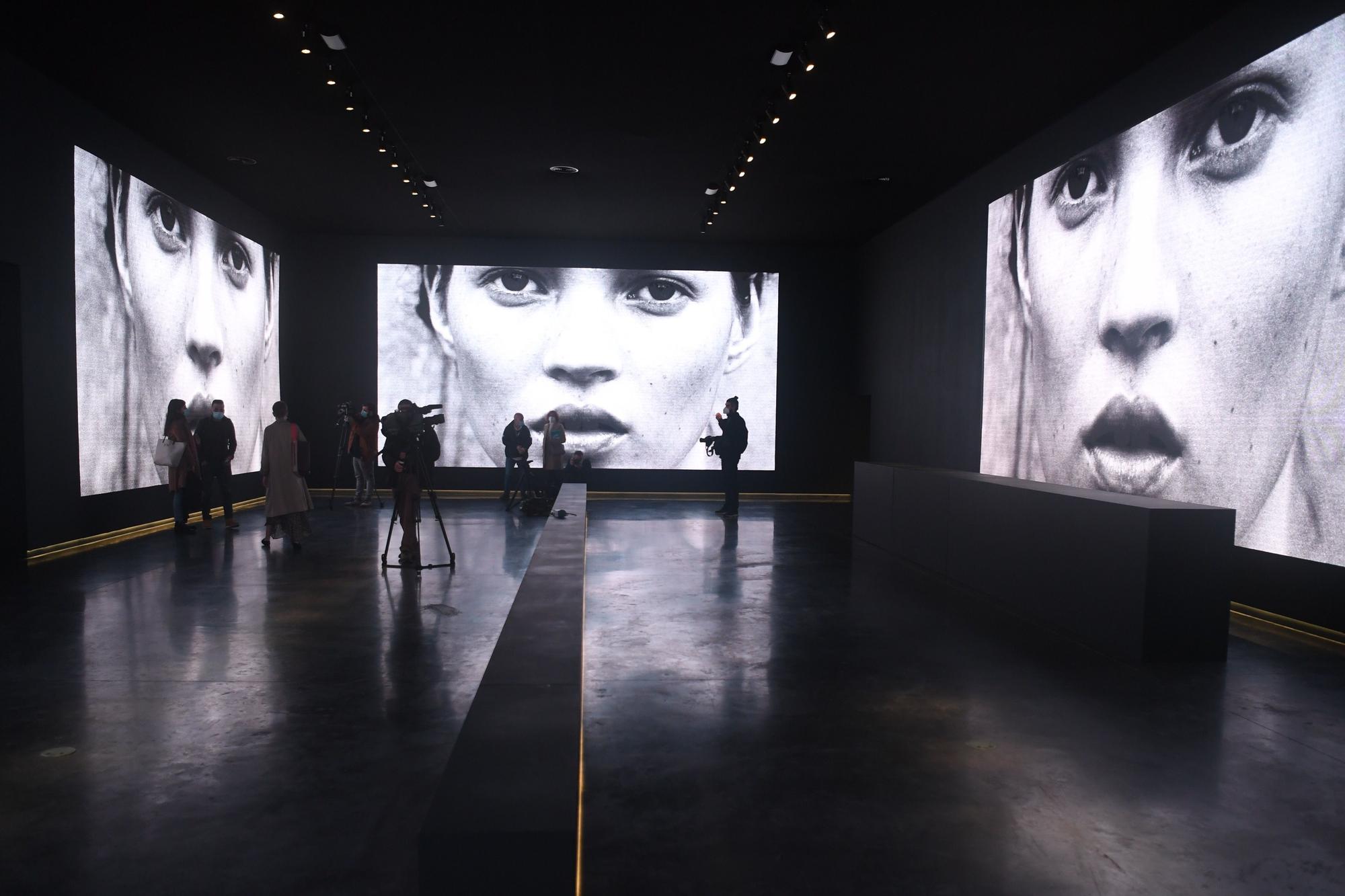 El hijo de Peter Lindbergh muestra la exposición impulsada por Marta Ortega en A Coruña