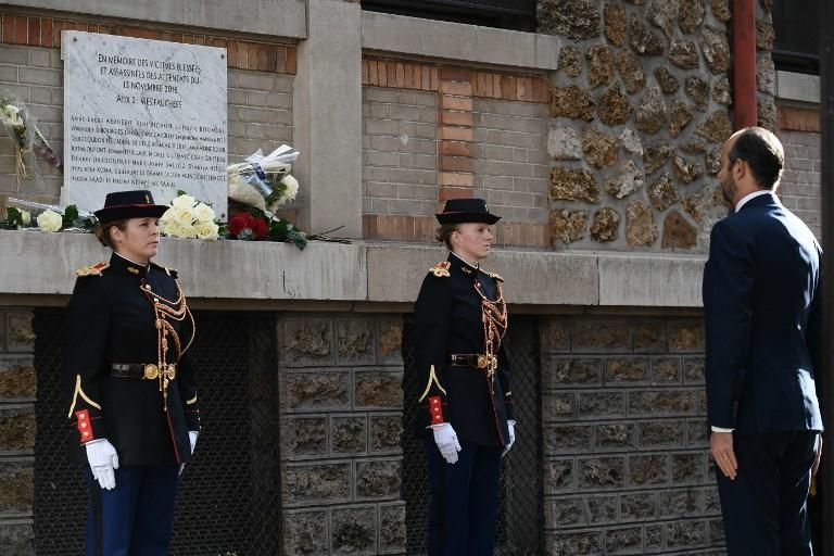 Francia homenajea a las víctimas del 13-N