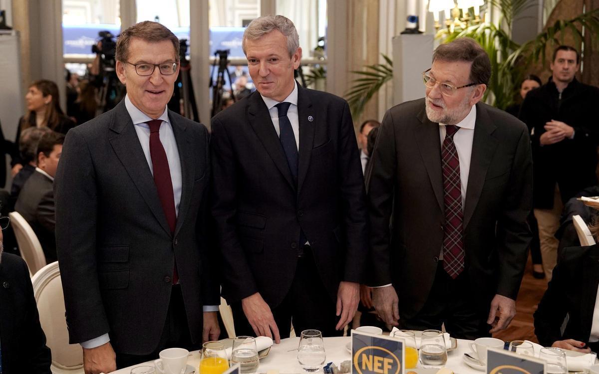 Alberto Núñez Feijóo junto a Mariano Rajoy y el presidente de la Xunta, Alfonso Rueda.