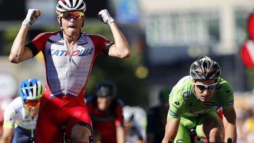 Kristoff gana al &quot;sprint&quot; y Nibali conserva el maillot amarillo