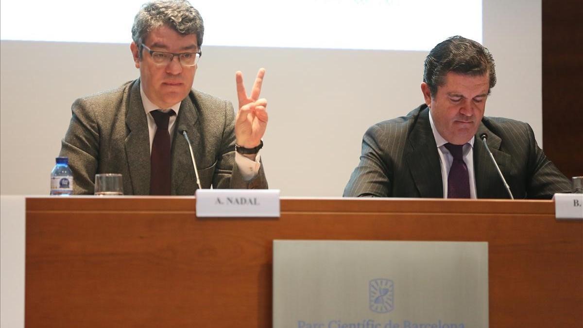 El ministro de Energía Álvaro Nadal y el presidente de Endesa Borja Prado en el foro sobre transición energética. lv180205112440