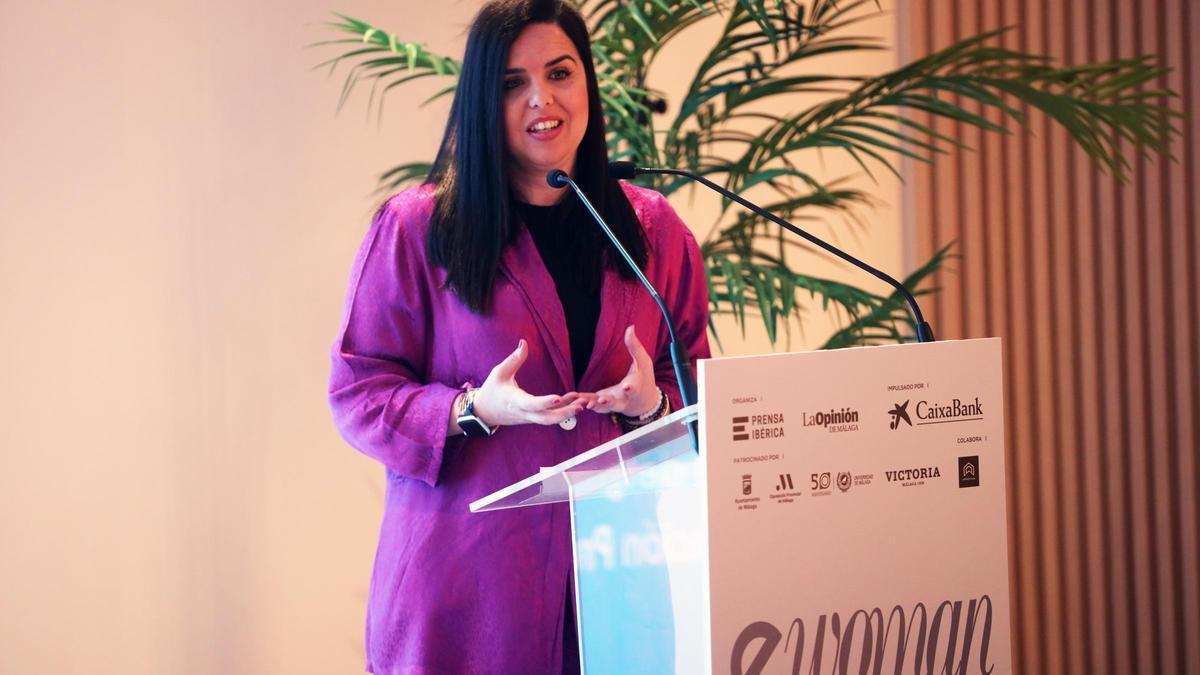Lourdes Piña, delegada de Igualdad, Servicios Sociales y Familia de la Diputación de Málaga, intervino antes de las ponencias
