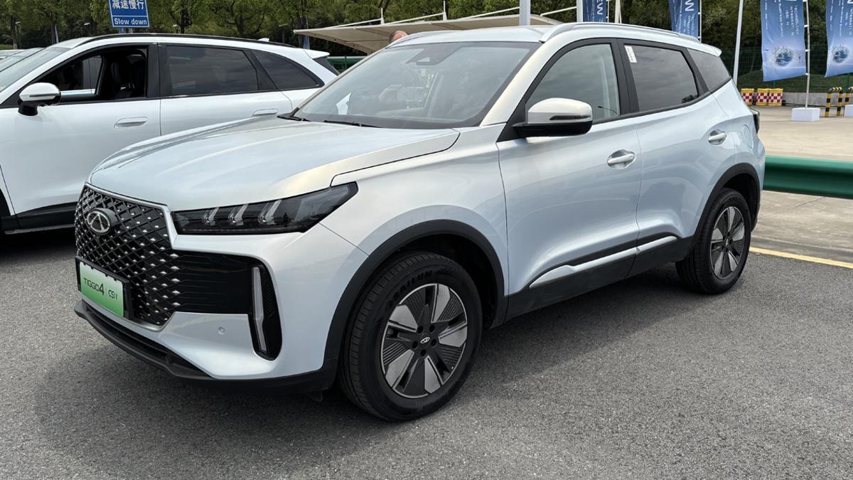 Tiggo 4, nuevo Ebro S400
