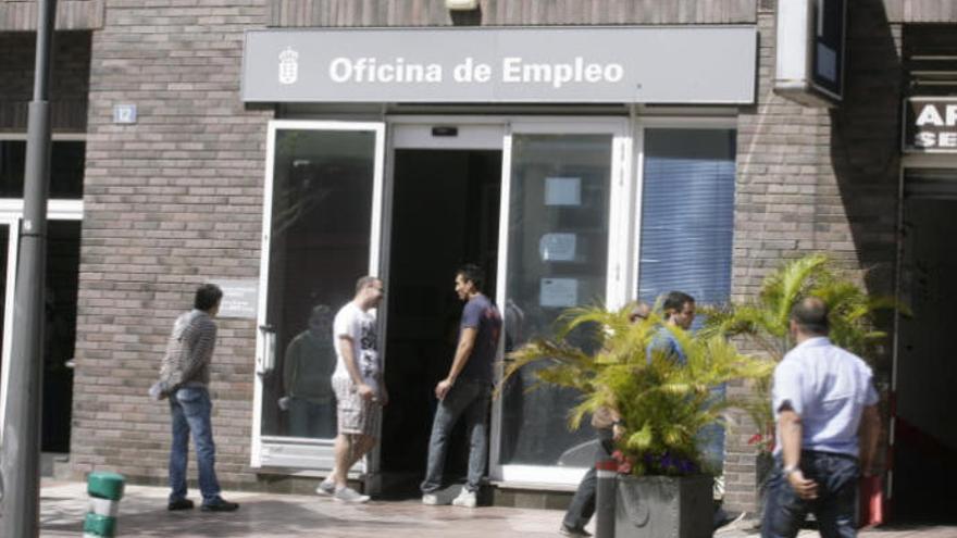 Exterior de una oficina de empleo en Santa Cruz de Tenerife.
