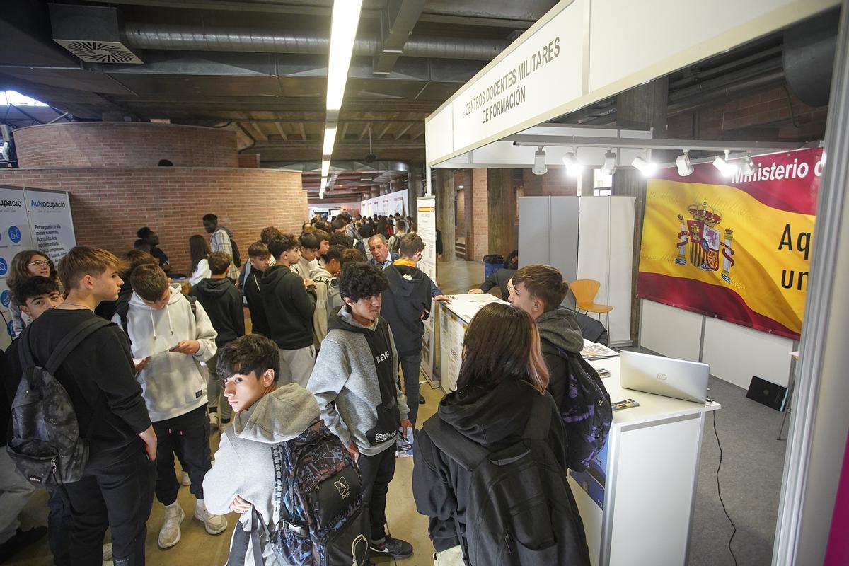 L’estand de l’exèrcit és un dels més crida l’atenció entre els joves.