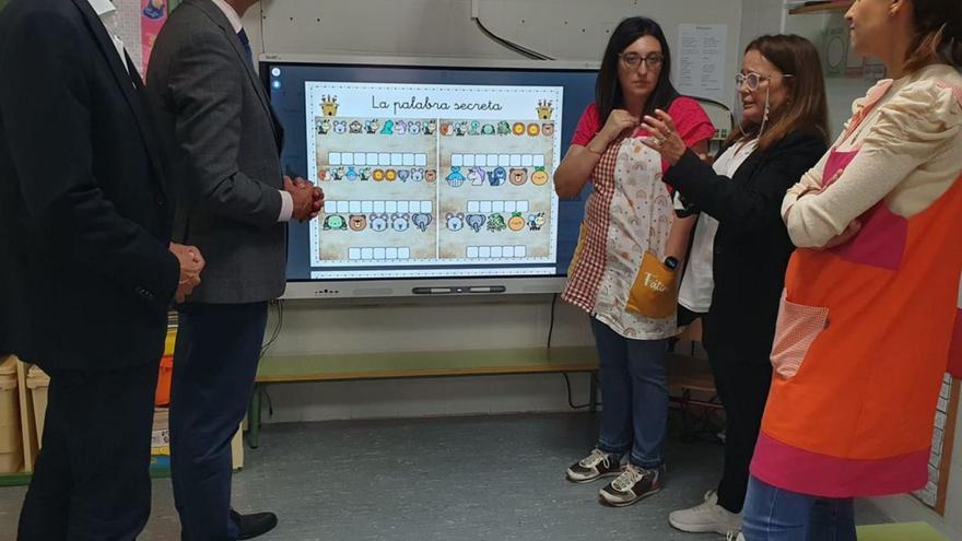 El consejero de Educación,Víctor Marín, visita la EEInúmero 1 de Molina deSegura. CARM