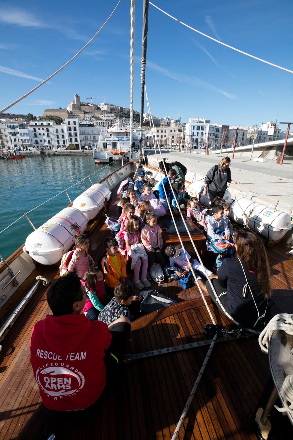 Puertas abiertas del Open Arms en el puerto de Ibiza