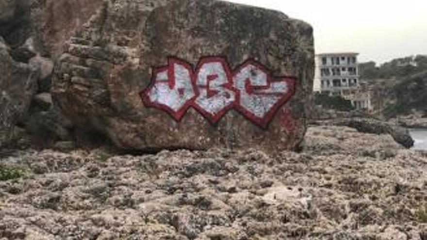 Polizei nimmt deutsche Urlauber wegen Graffitis fest